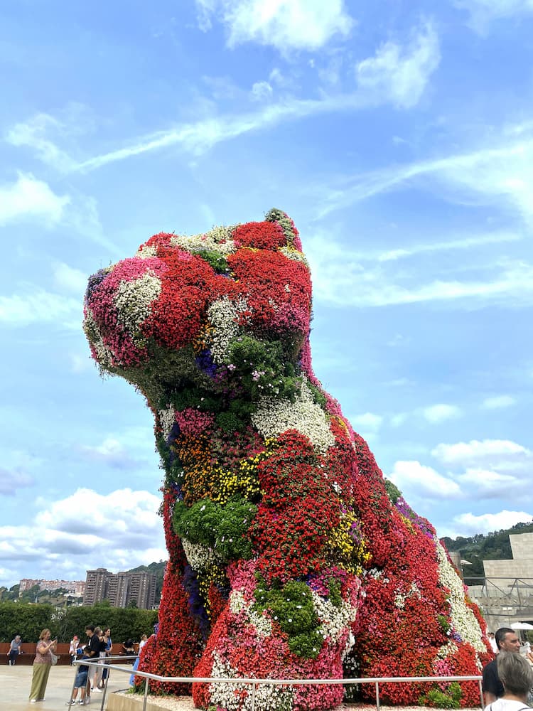 Installations Puppy de Jeff Koons au Guggenheim Bilbao