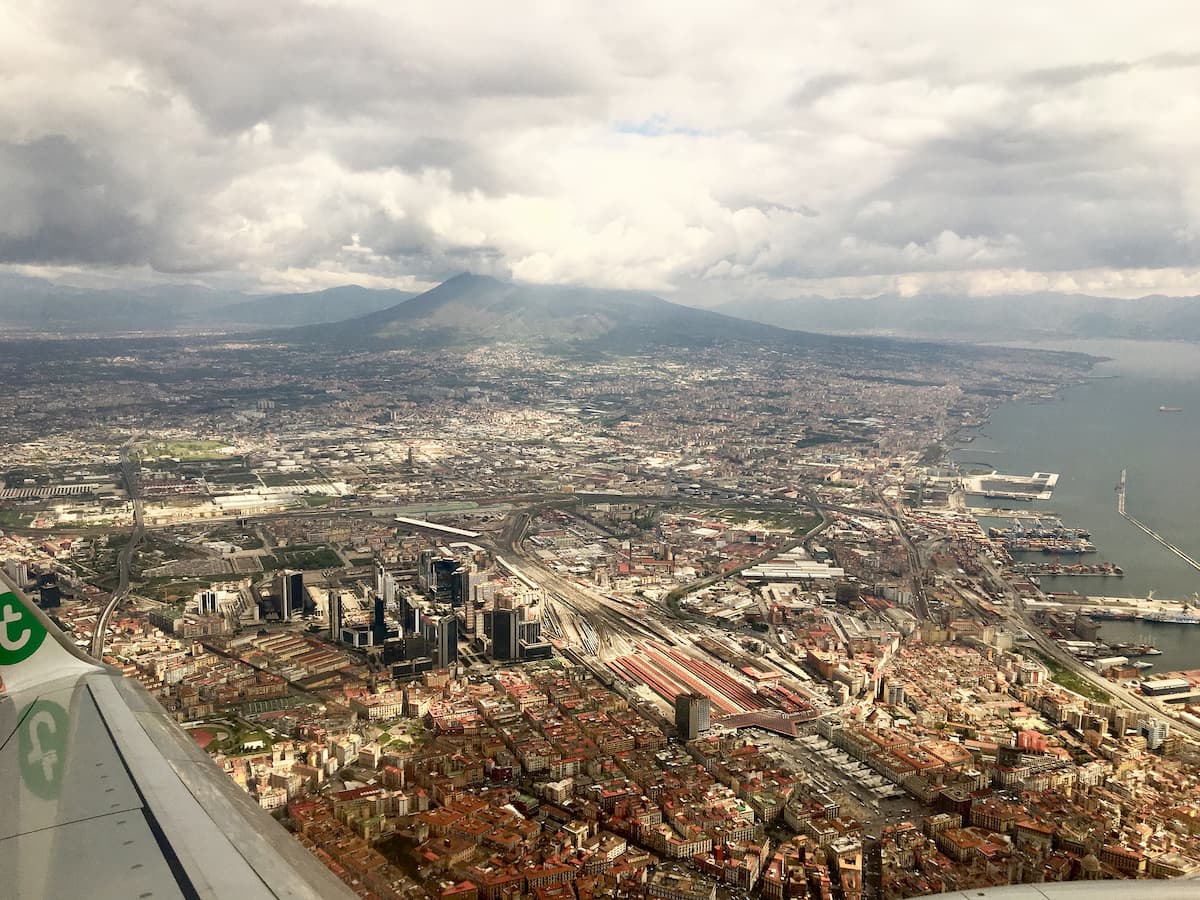 Naples vue d'avion le Vésuve