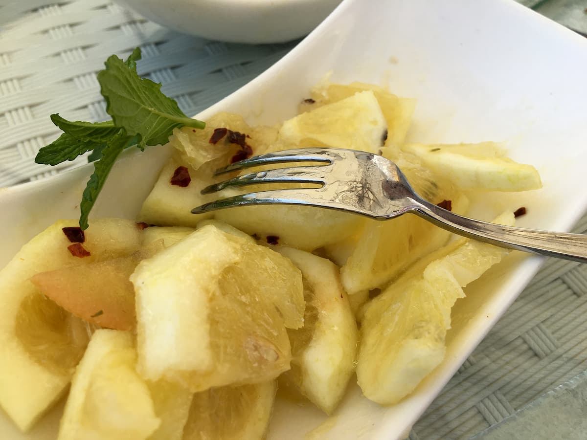 Salade de citron sur le port de Naples