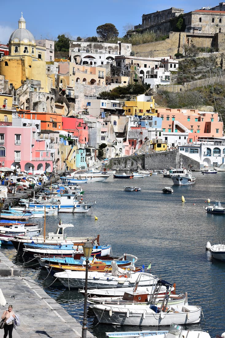 Port de Procida dans la baie de Naples