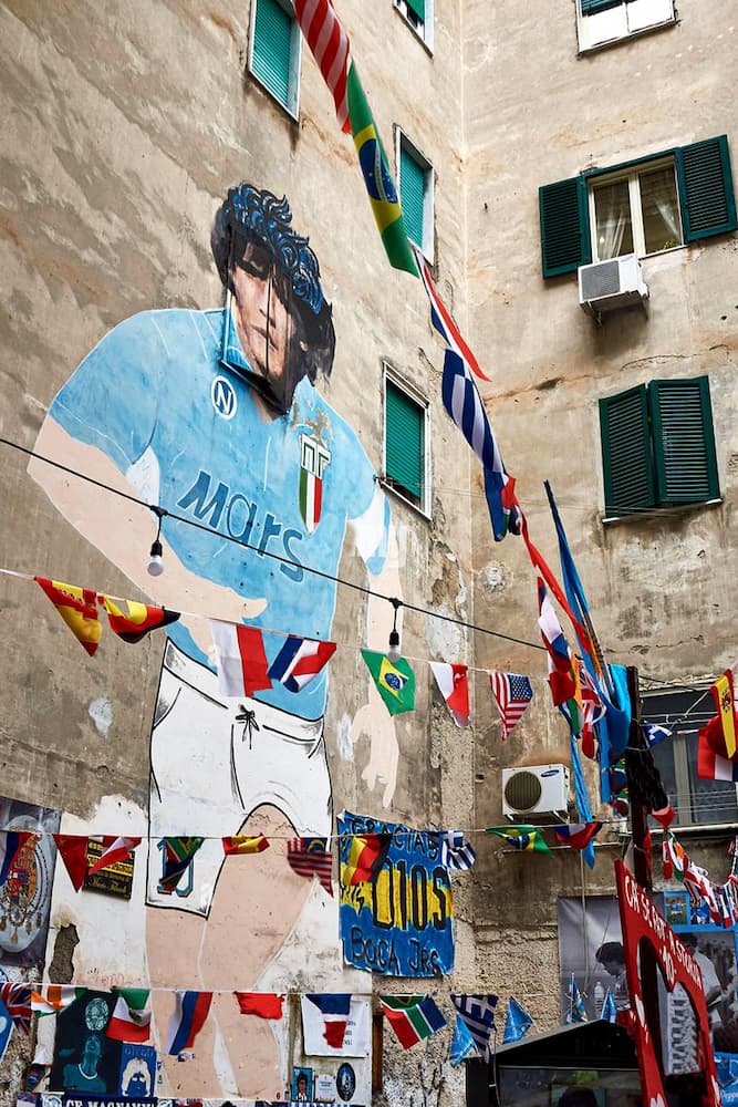 Place Maradona à Naples dans le quartier espagnol