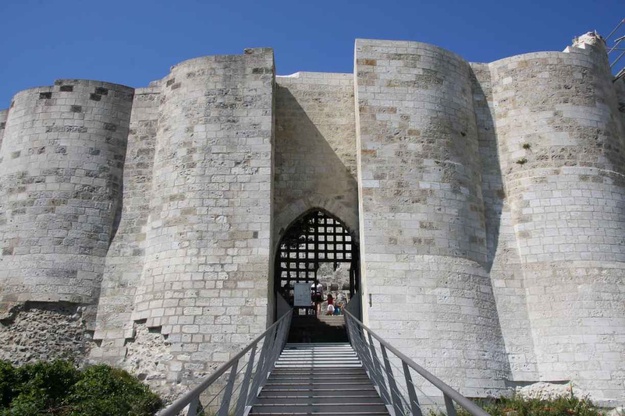 Normandie : Les Andelys entrée de Château Gaillard