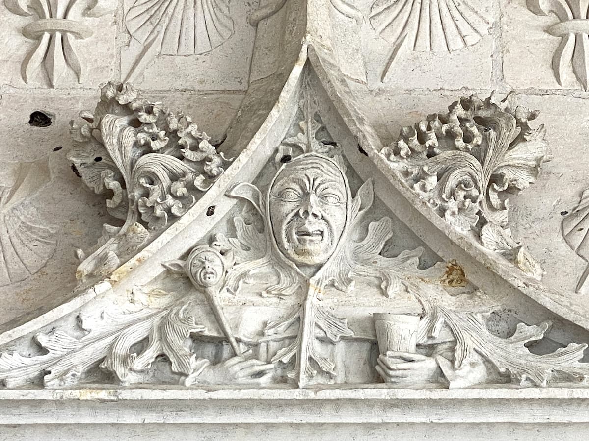 Porte du réfectoire de Saint-Wandrille en Normandie