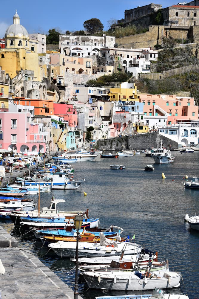 Port de Procida dans la baie de Naples