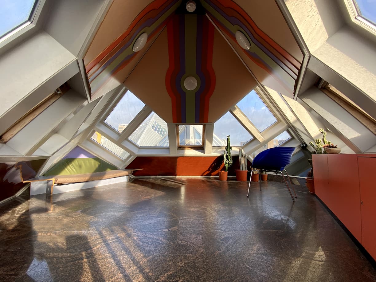 Salon d'une maison cube de Rotterdam