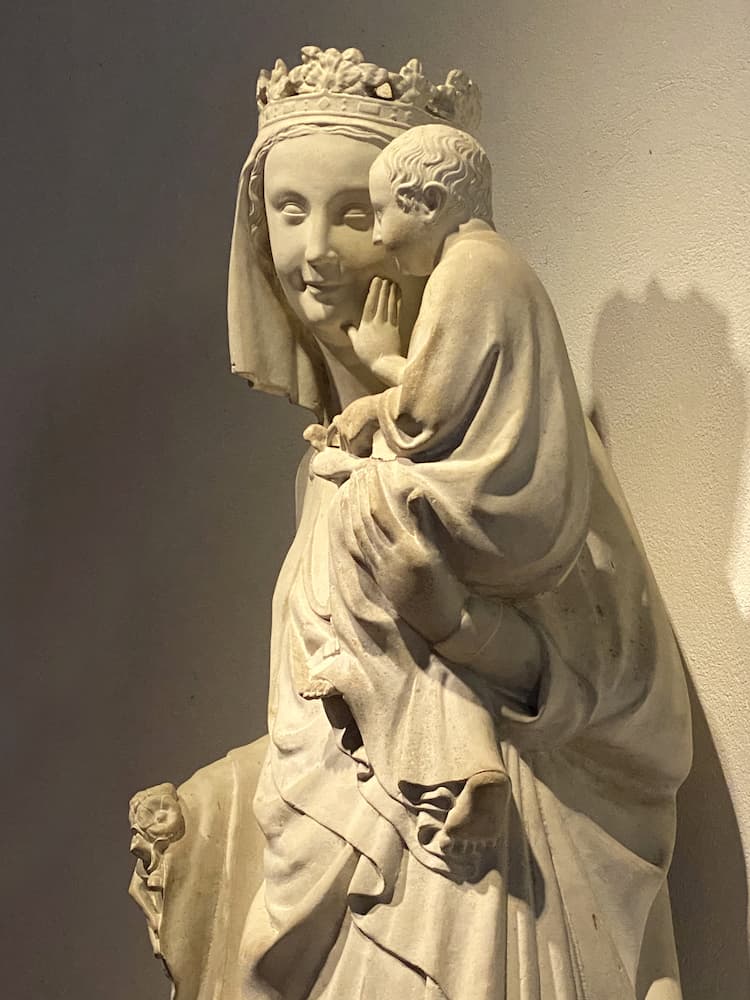 Abbatiale de Saint-Wandrille statue de la vierge