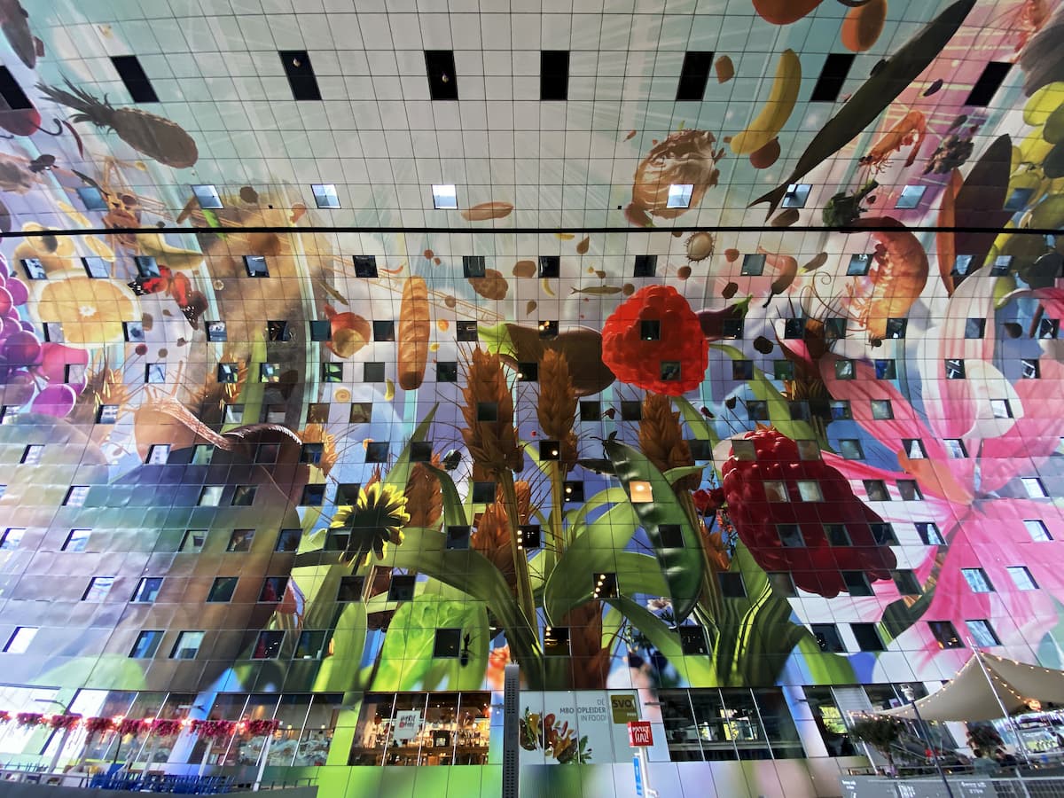 Plafond fleuri du Markthal de Rotterdam