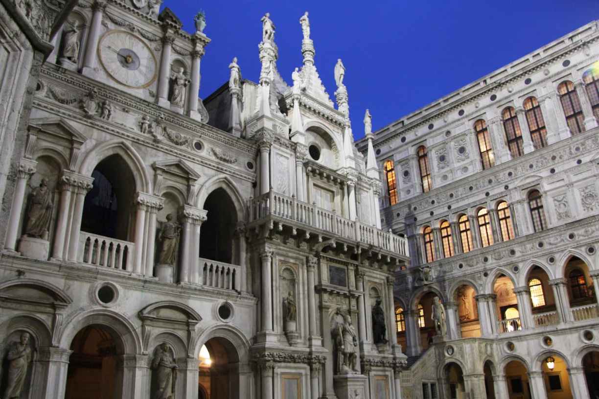 Venise la cour du palais des Doges