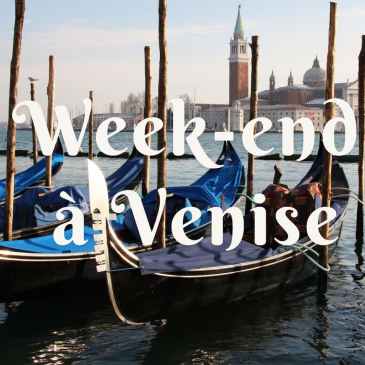 Gondoles sur la lagune de Venise