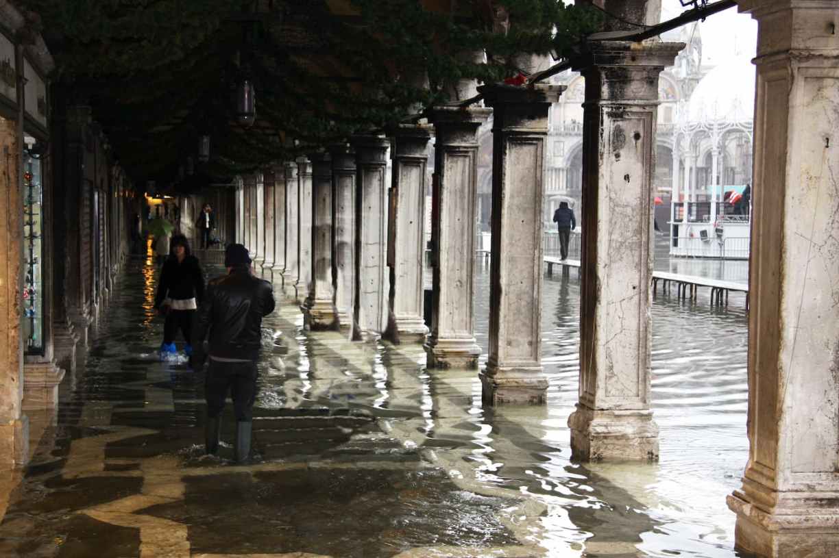 Aqua alta place Saint-Marc à Venise