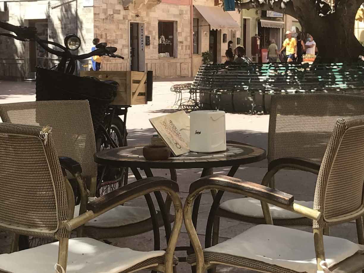 Sardaigne : place de village San Pietro