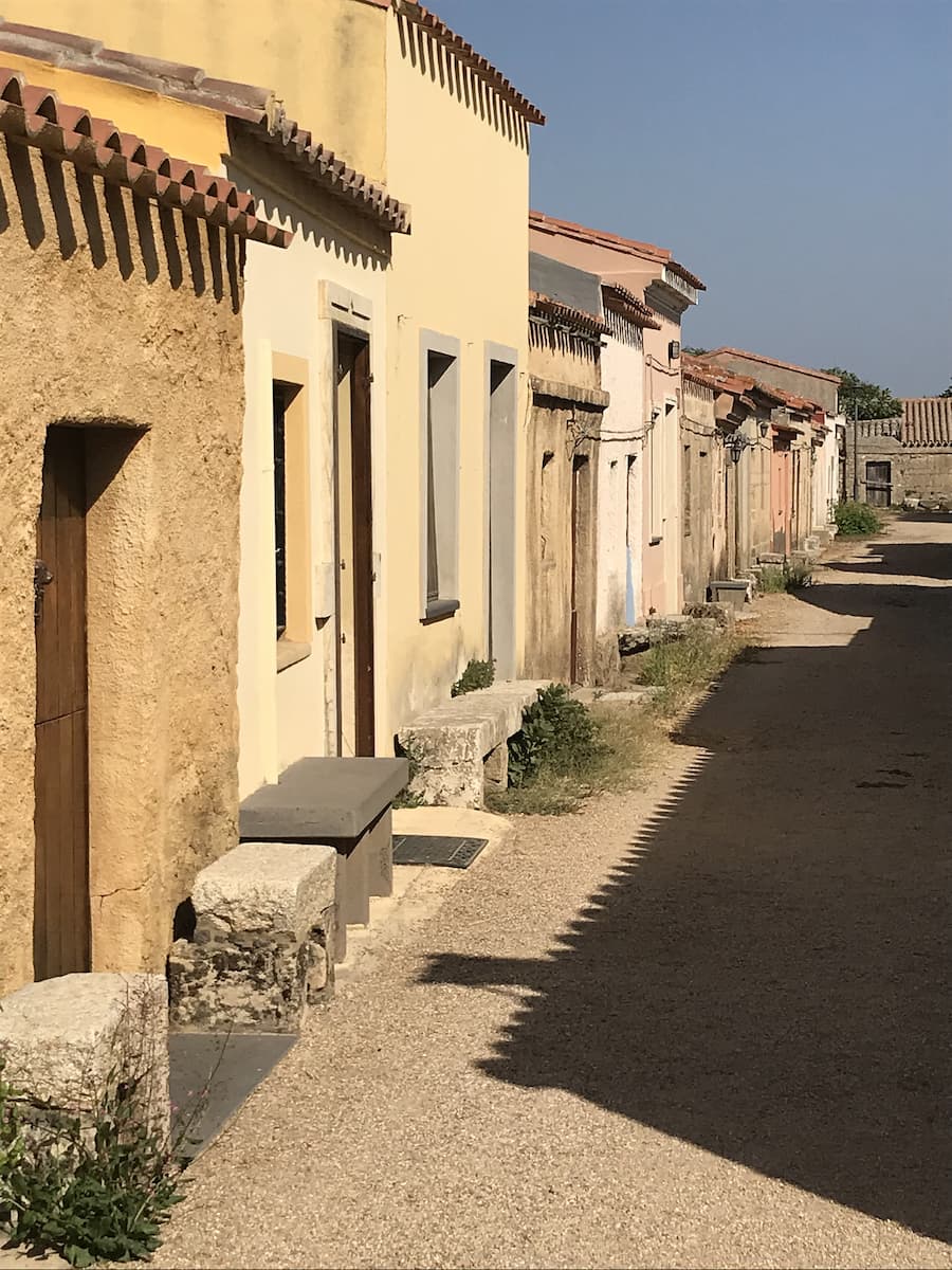 Village de San Salvatore in Sinis en Sardaigne