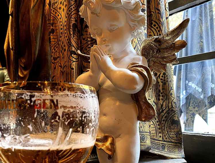 Anvers : un chérubin et un verre de bière au Elfte Begog