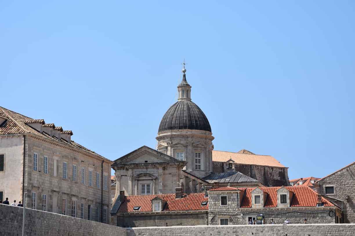Croatie : la vieille ville de Dubrovnik vue des remparts