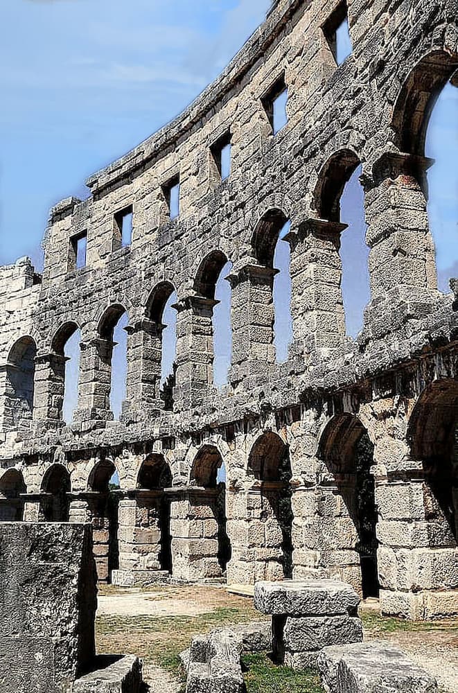 Mur de l'amphithéâtre de Pula en Croatie