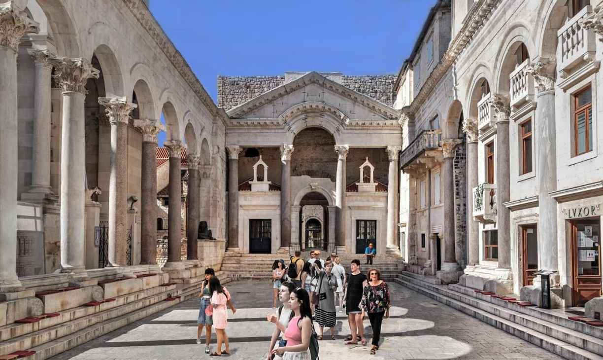 Place de la République de Split en Croatie