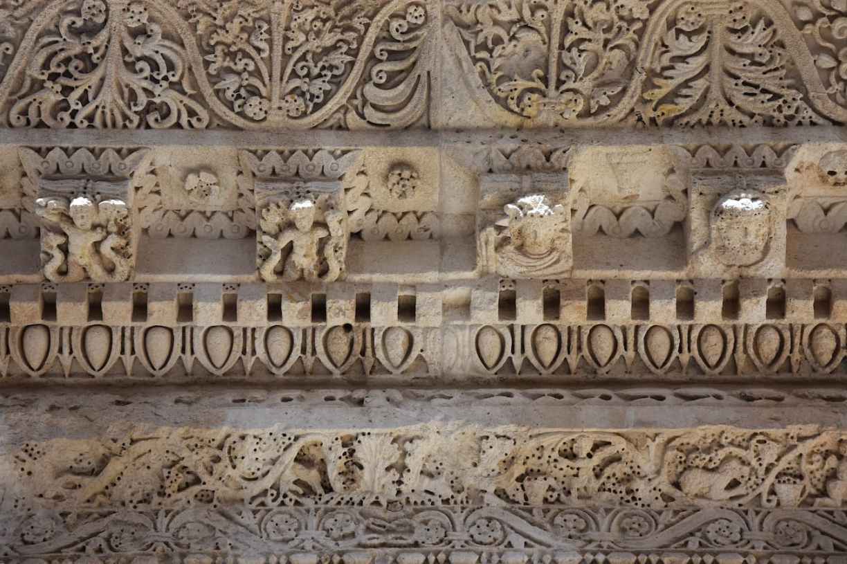 Croatie : Sculpture à l'entrée du temple de Jupiter de Split