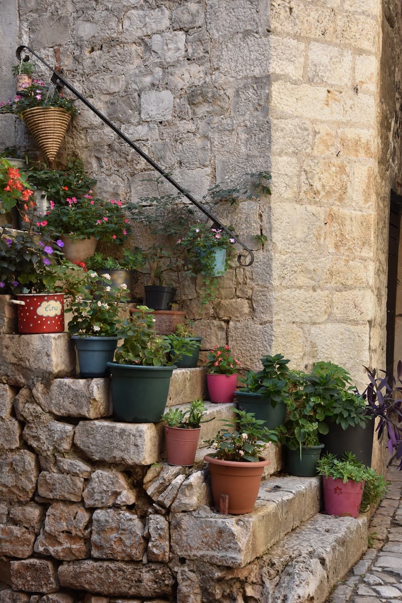 Escalier d'une vieille maison de Trogir