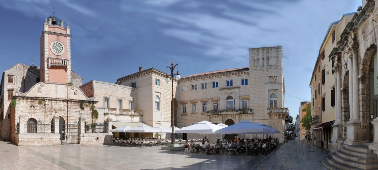 Croatie : place de Zadar