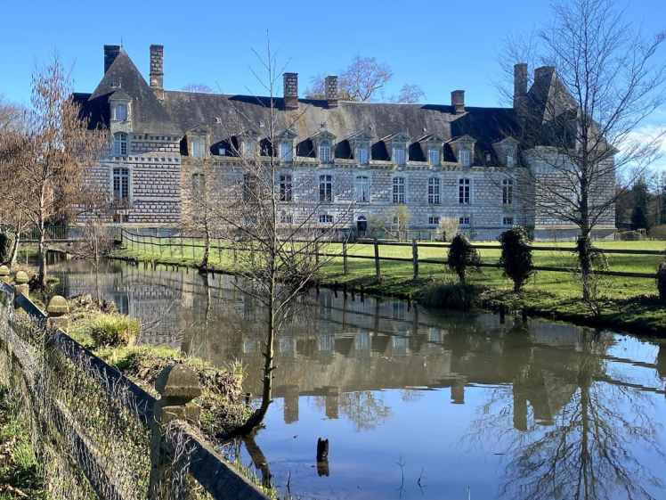 Façade arrière du château du Kinnor en Normandie 