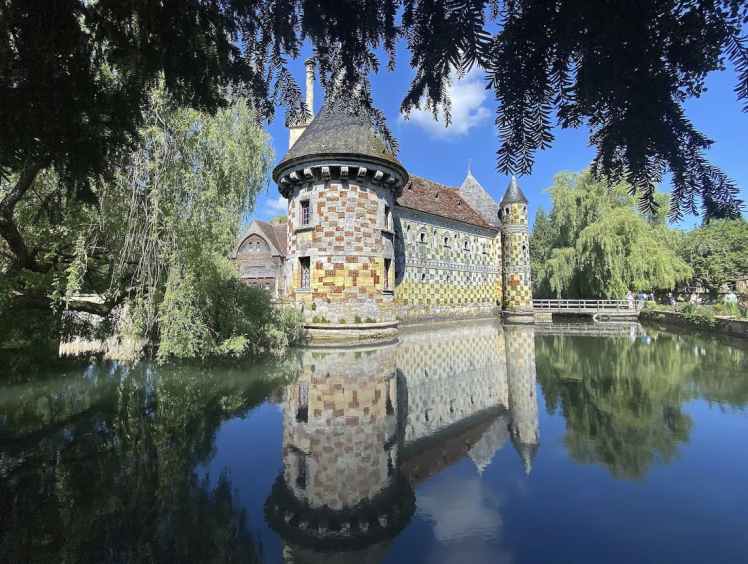Architecture en damier du château de Saint-Germain-de-Livet 
