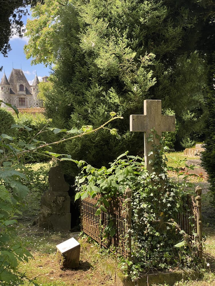 Ancien cimetière de Saint-Germain-de-Livet en Normandie 