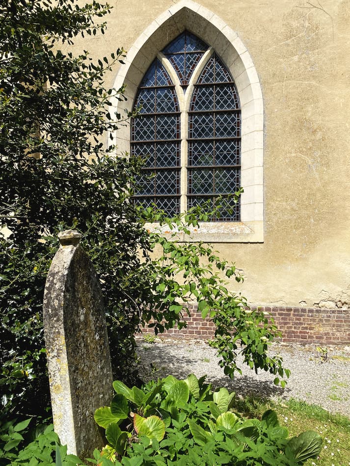 Cimetière ancien de Saint-Germain-de-Livet dans le Pays d’Auge 
