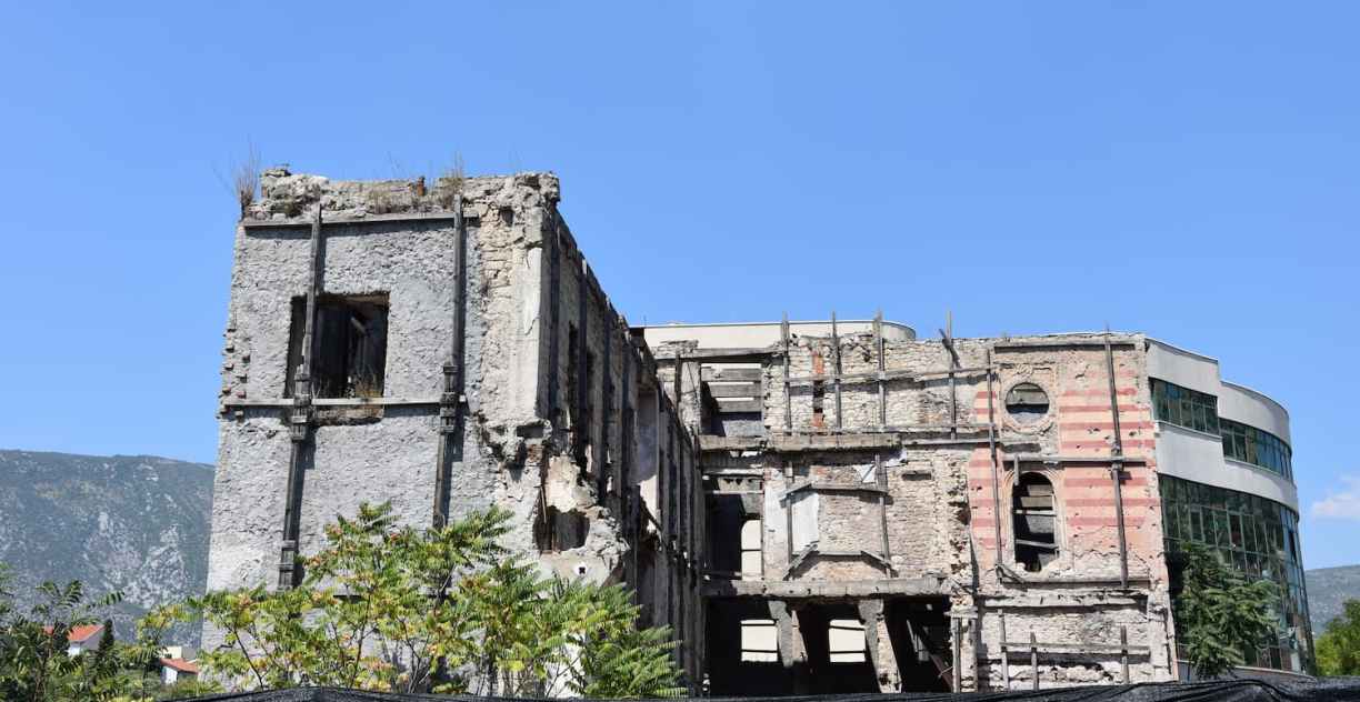 Bosnie-Herzégovine : Mostar et ses immeubles en ruine