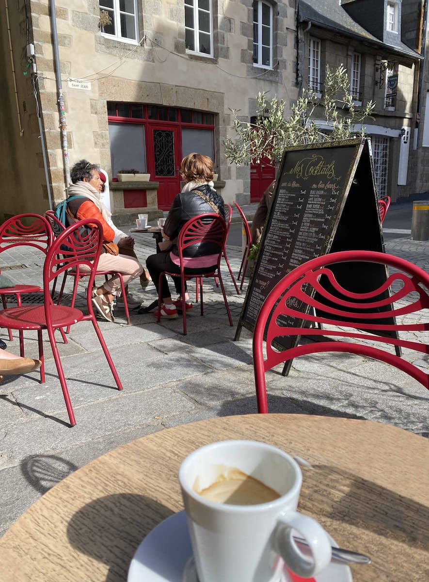 La Rafale : bar de marins dans la vieille ville de Granville en Normandie