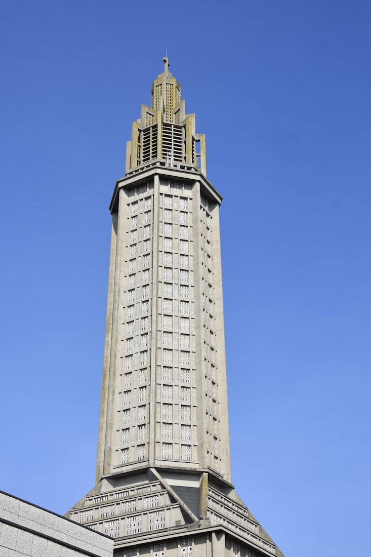 Tour de l'église Saint-Joseph, monument emblématique du Havre conçu par Auguste Perret.