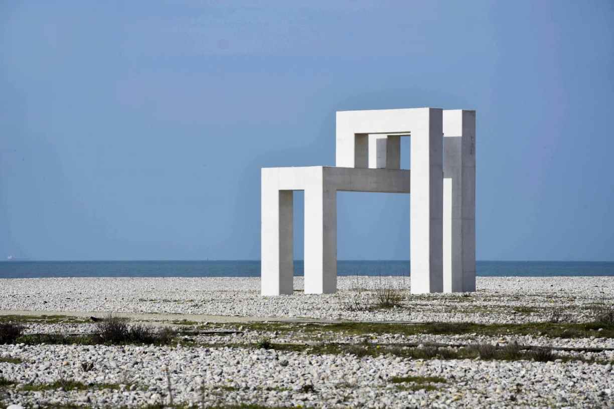 Up #3 est une sculpture qui fait écho à Auguste Perret et à son projet architectural pour reconstruire Le Havre.