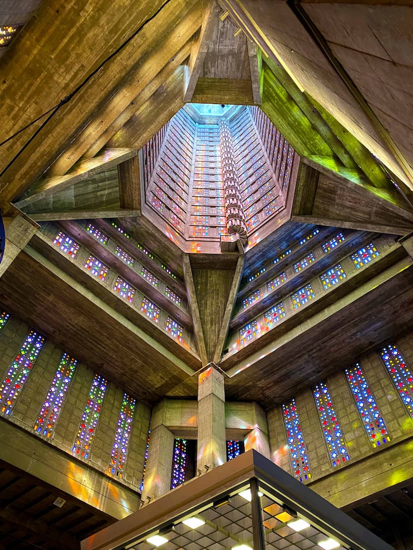 Vue vers la tour-lanterne de l'église Saint-Joseph au Havre.