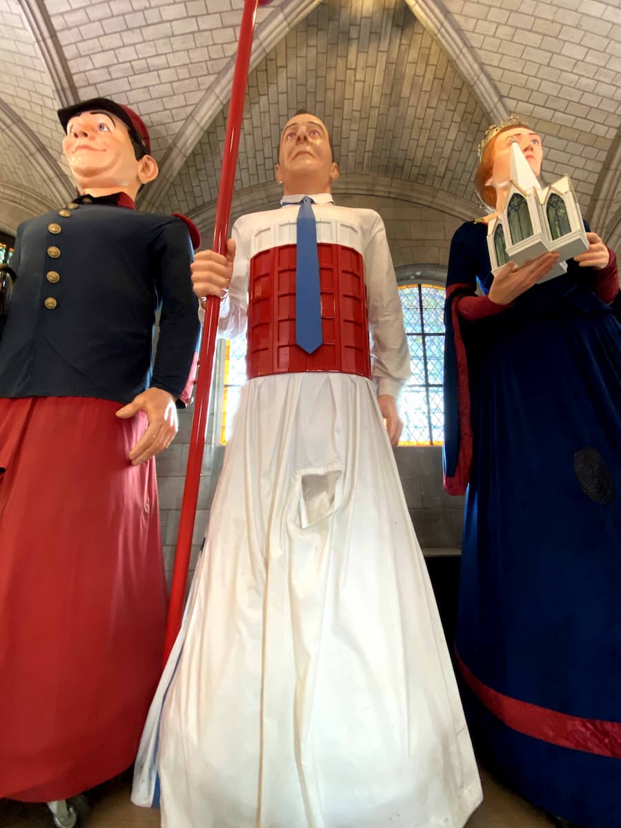 Hall du beffroi d’Arras avec les géants du Nord-Pas-de-Calais 