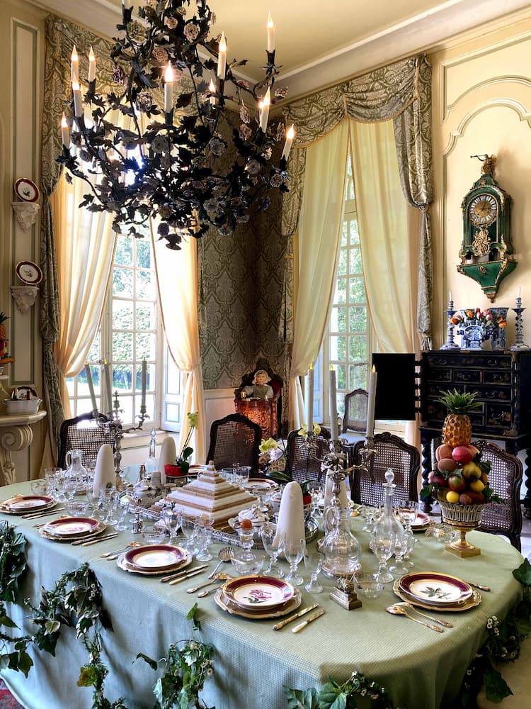Salle à manger du château de Vendeuvre 