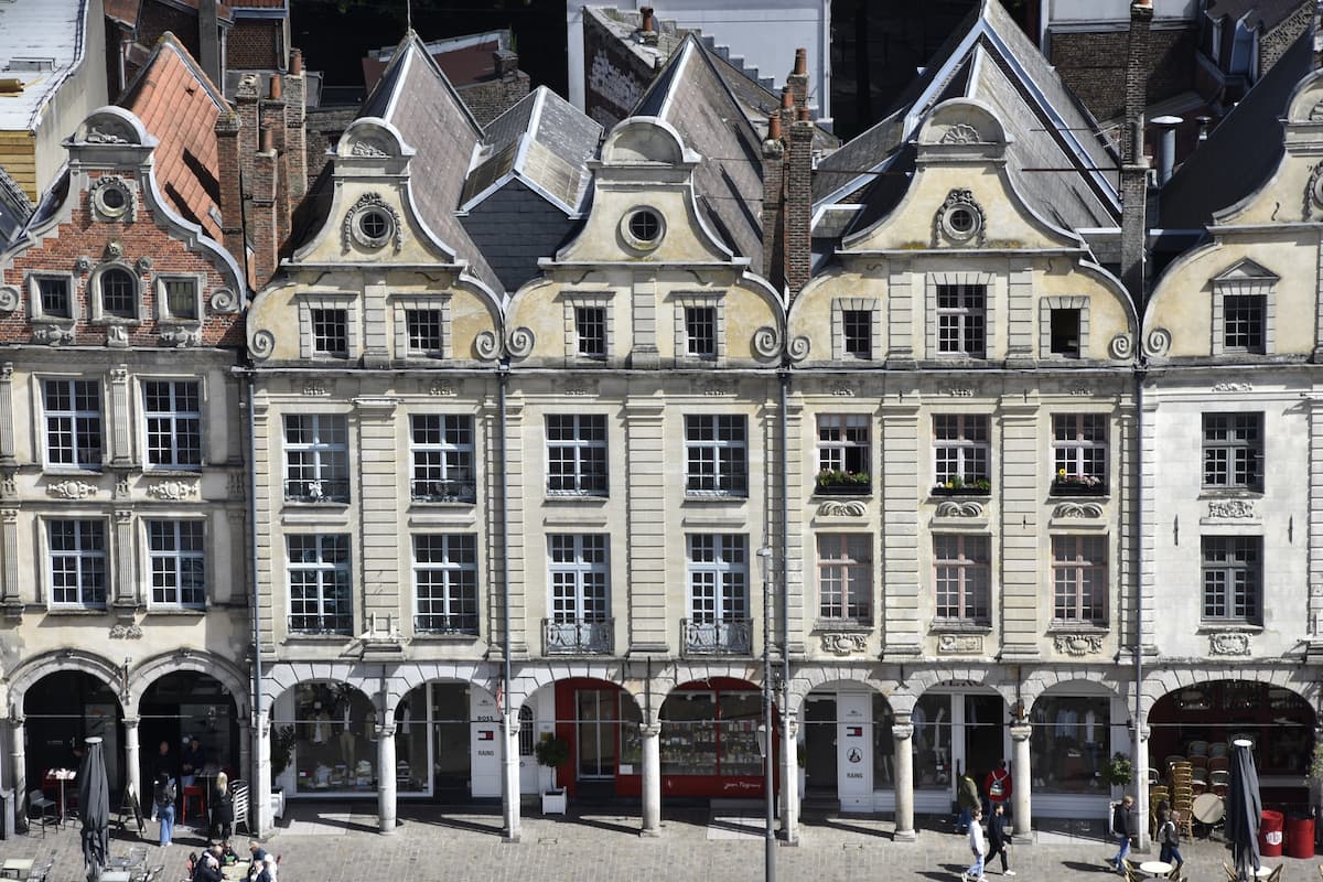 Maisons flamandes typiques dans le centre-ville d’Arras 