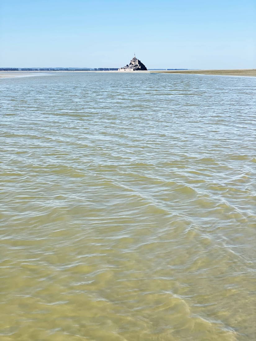La Sélune traverse la baie du Mont-Saint-Michel