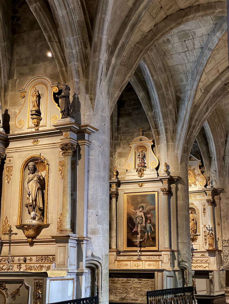 Chapelles latérales de la basilique Saint-Sauveur