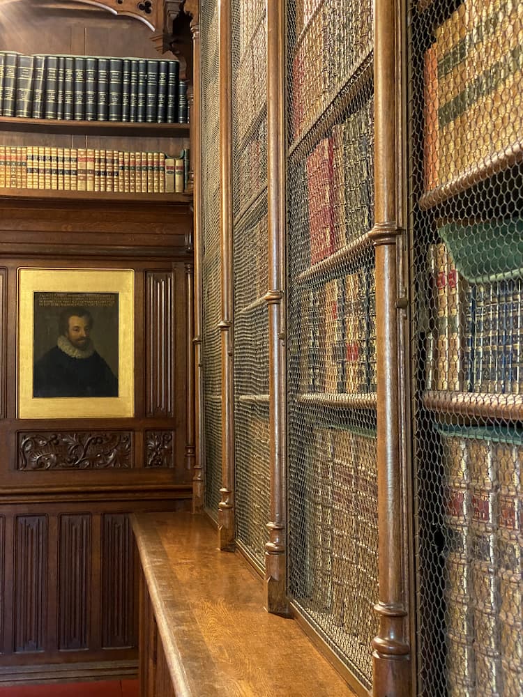 Bibliothèque du château de Josselin