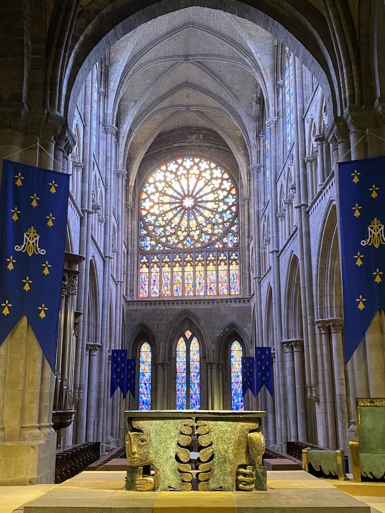 Cathédrale Saint-Vincent au cœur de la cité Intra-Muros de Saint-Malo