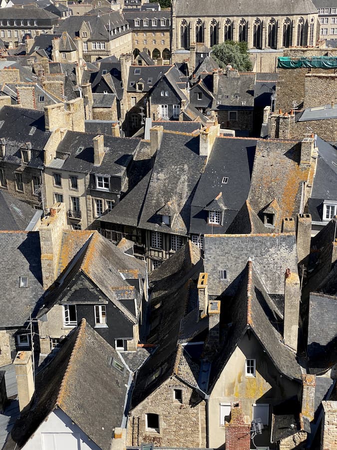 Vue sur le centre historique de Dinan depuis la tour de l’Horloge