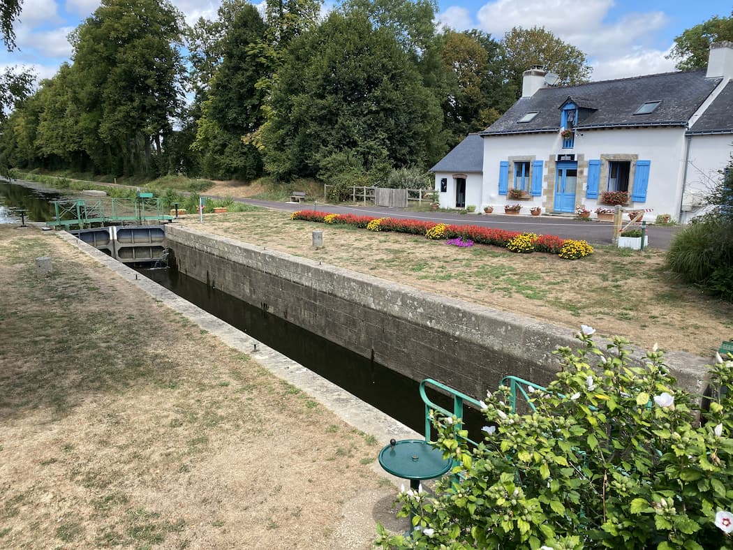 Maison d’éclusier au bord du canal de Nantes à Brest à Josselin