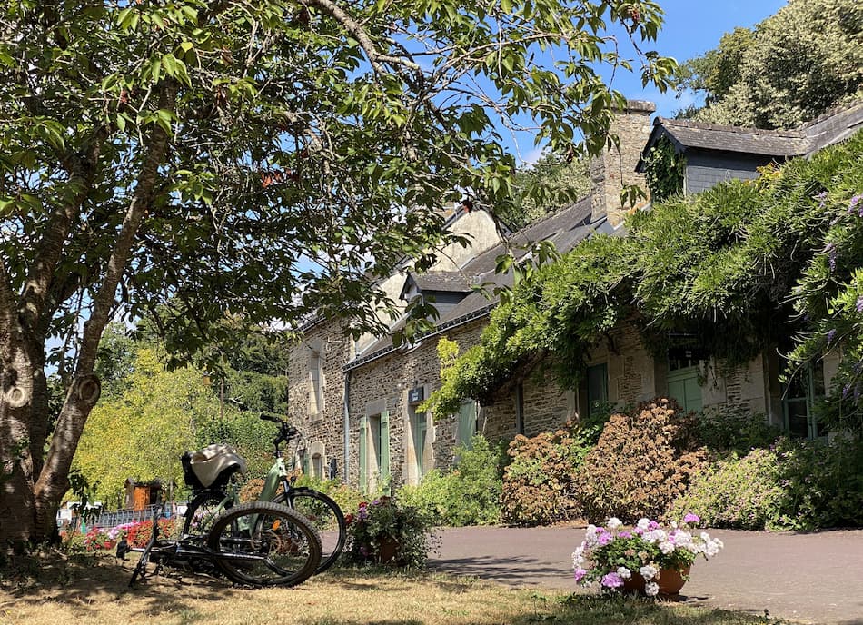 Pique-nique près de la maison de l’éclusier à Josselin