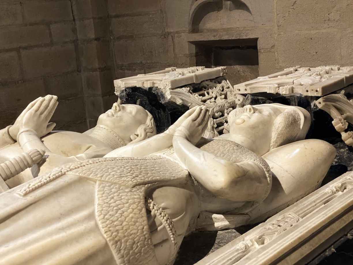 Gisants d’Olivier de Clisson et Marguerite de Rohan dans la basilique de Josselin