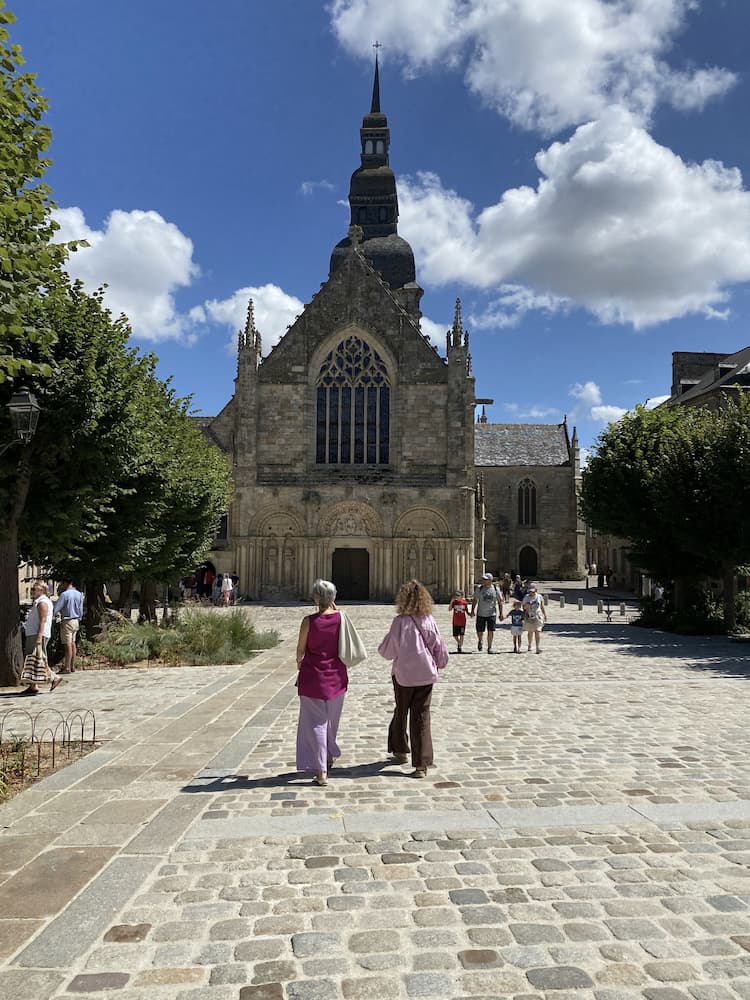 Façade de la basilique Saint-Sauveur de Dinan