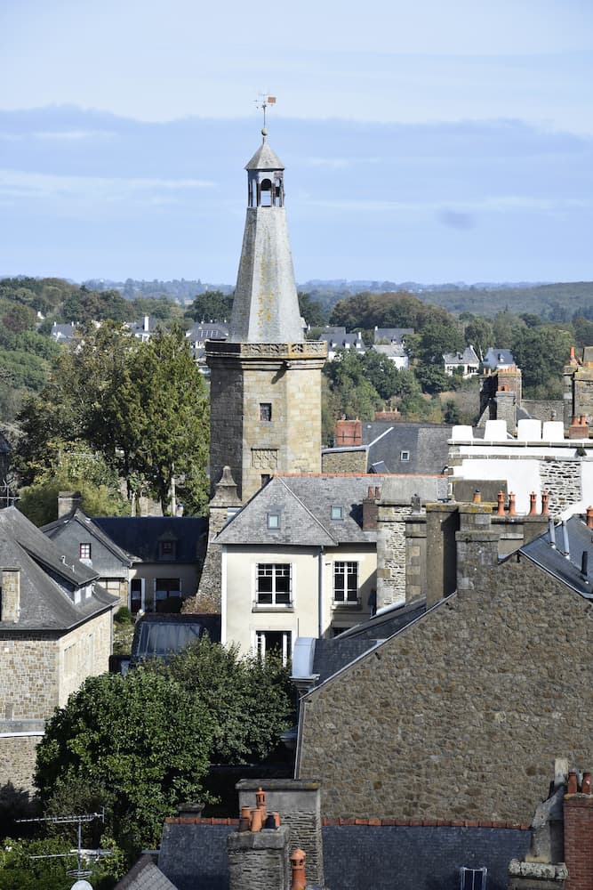 Beffroi de Fougères vu depuis le clocher de l'église Saint-Léonard
