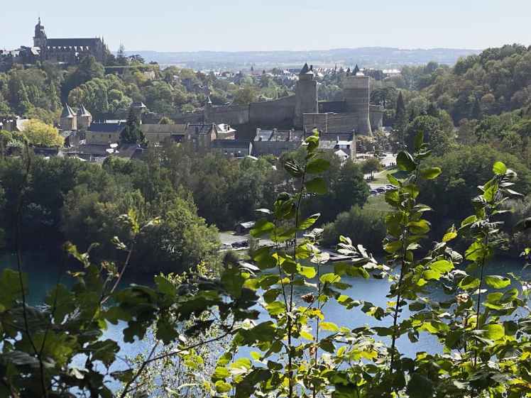 Château de Fougères vu depuis le belvédère de la carrière du Rocher Coupé