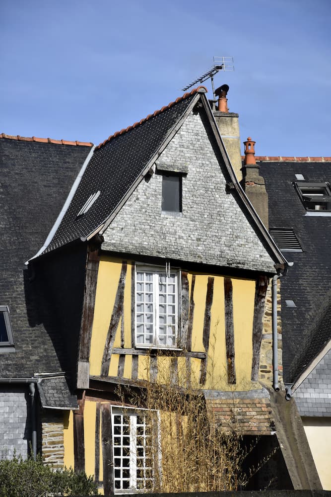 Maison à pans de bois dans le quartier médiéval du Bourg-Viel à Fougères
