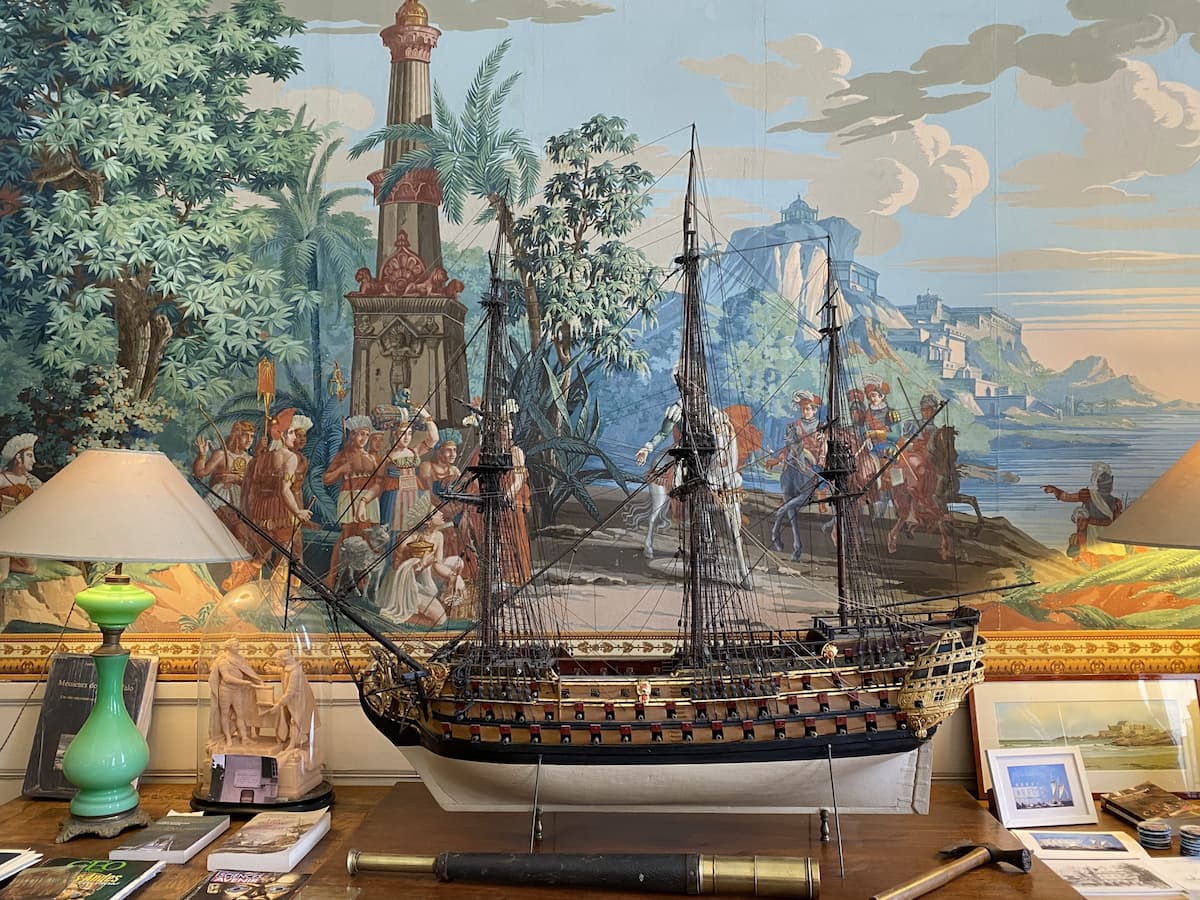 Fresque du salon de la malouinière représentant l’arrivée de Pizarre chez les Incas