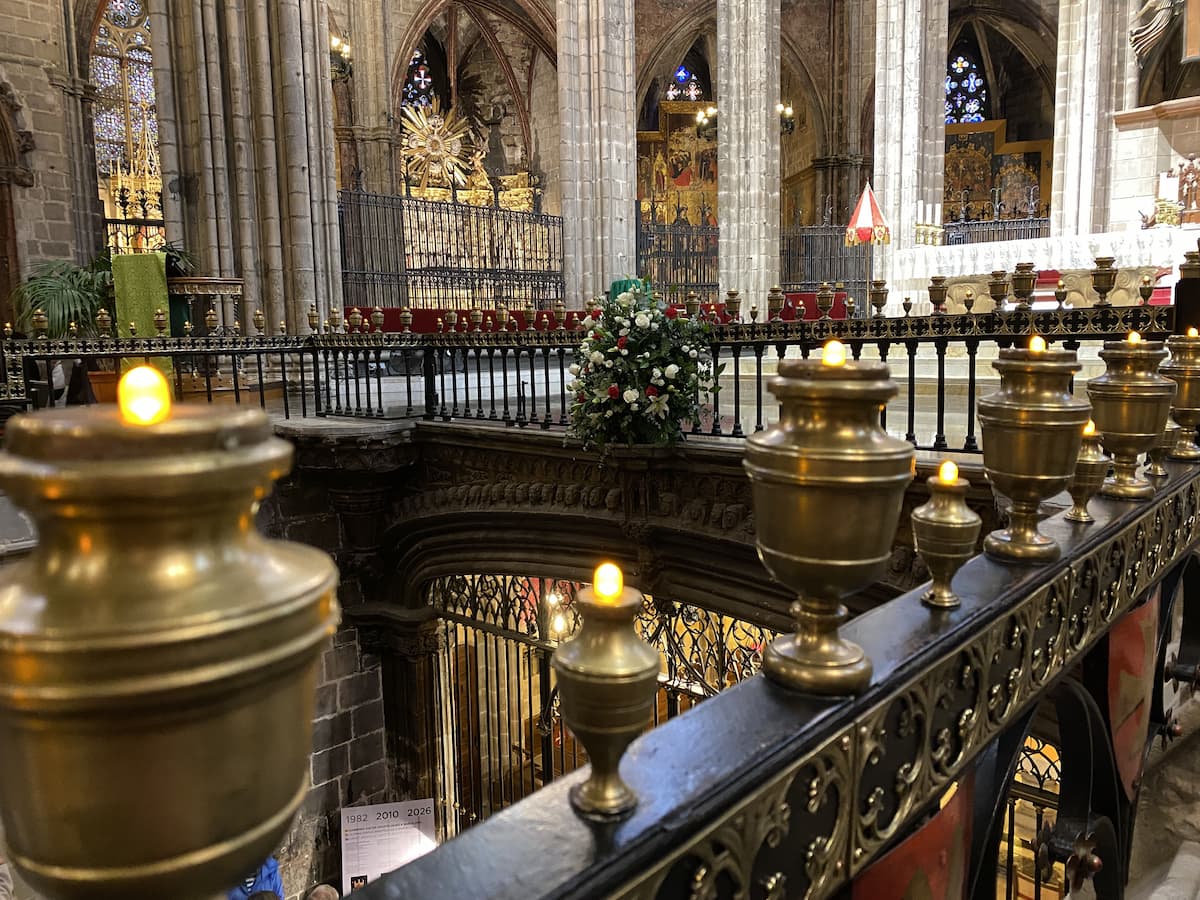Chœur de la cathédrale de Barcelone avec ses sièges sculptés