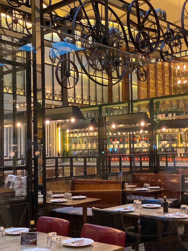 El Nacional, halle gourmande installée sur le Passeig de Gràcia à Barcelone